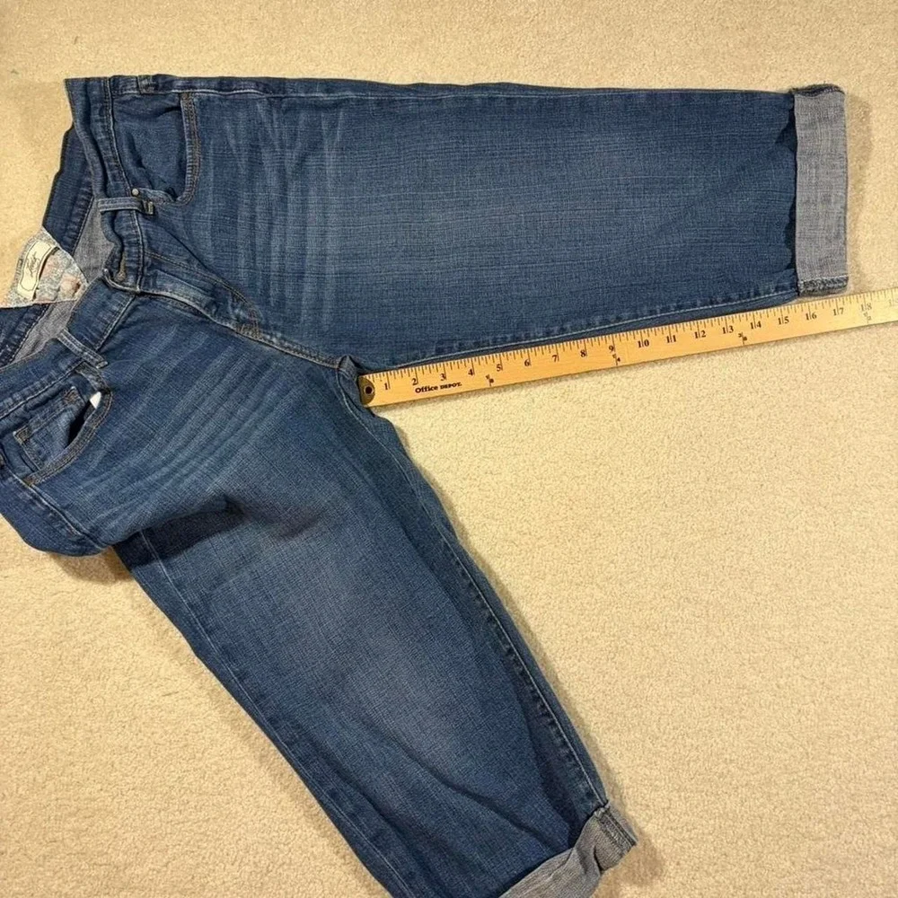 Levi's Women's Capris Jeans Size 8 Darkwash‎ Denim